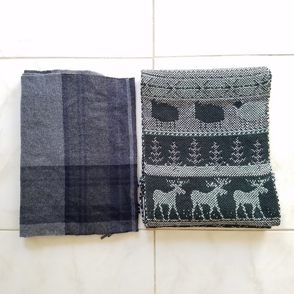 𝅺BUNDLE of 2 Italian Woollen TreasuresWoolrich Plaid Reindeer Scarf